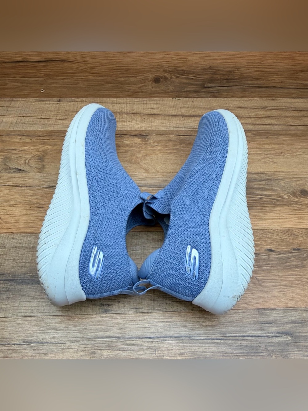 Skechers women’s size 8 Slip-On Knit Sneakers - Light Blue with Cream Sole - Picture 4 of 9